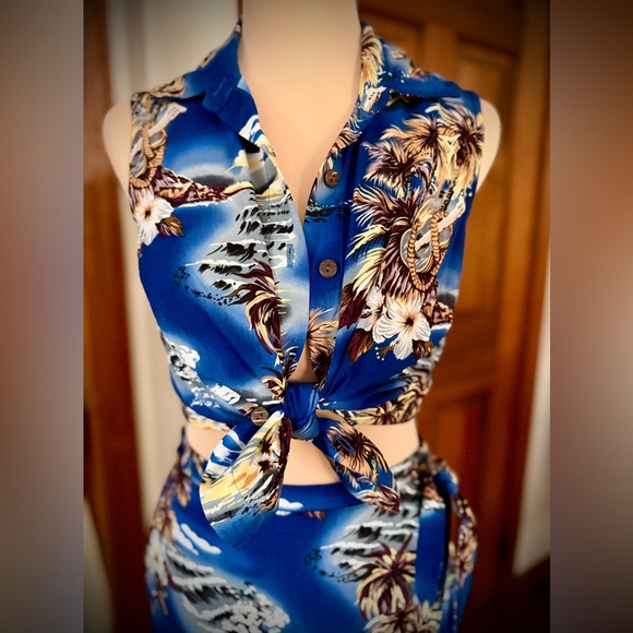 Hilo Hattie Blue Tropical Top and Bottom Set - Picture 2 of 5